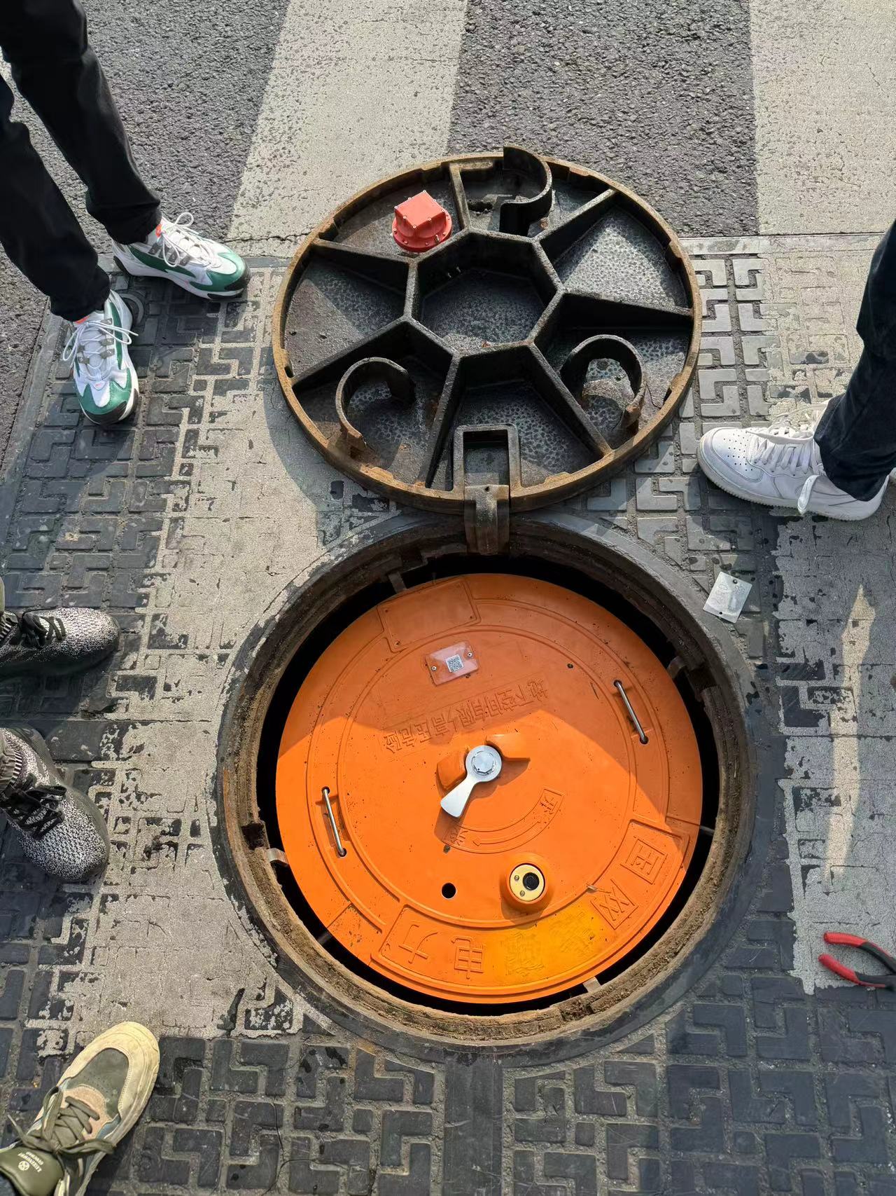 從鑄鐵到智聯(lián)：智能井蓋驅(qū)動(dòng)的城市道路管理革命